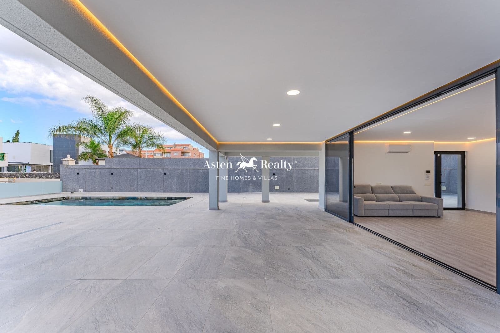 4 soveværelse Byhus til salg i Torviscas med swimmingpool garage - € 1.850.000 (Ref: 8198952)