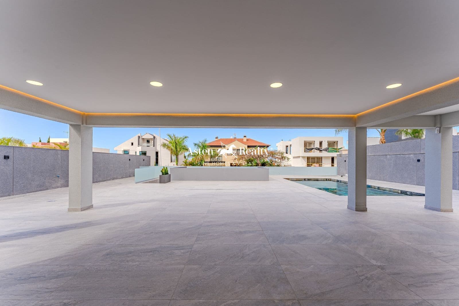 4 soveværelse Byhus til salg i Torviscas med swimmingpool garage - € 1.850.000 (Ref: 8198952)