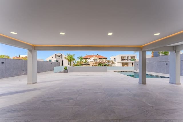 4 soveværelse Byhus til salg i Torviscas, Adeje med swimmingpool garage - € 1.850.000 (Ref: 8198952)