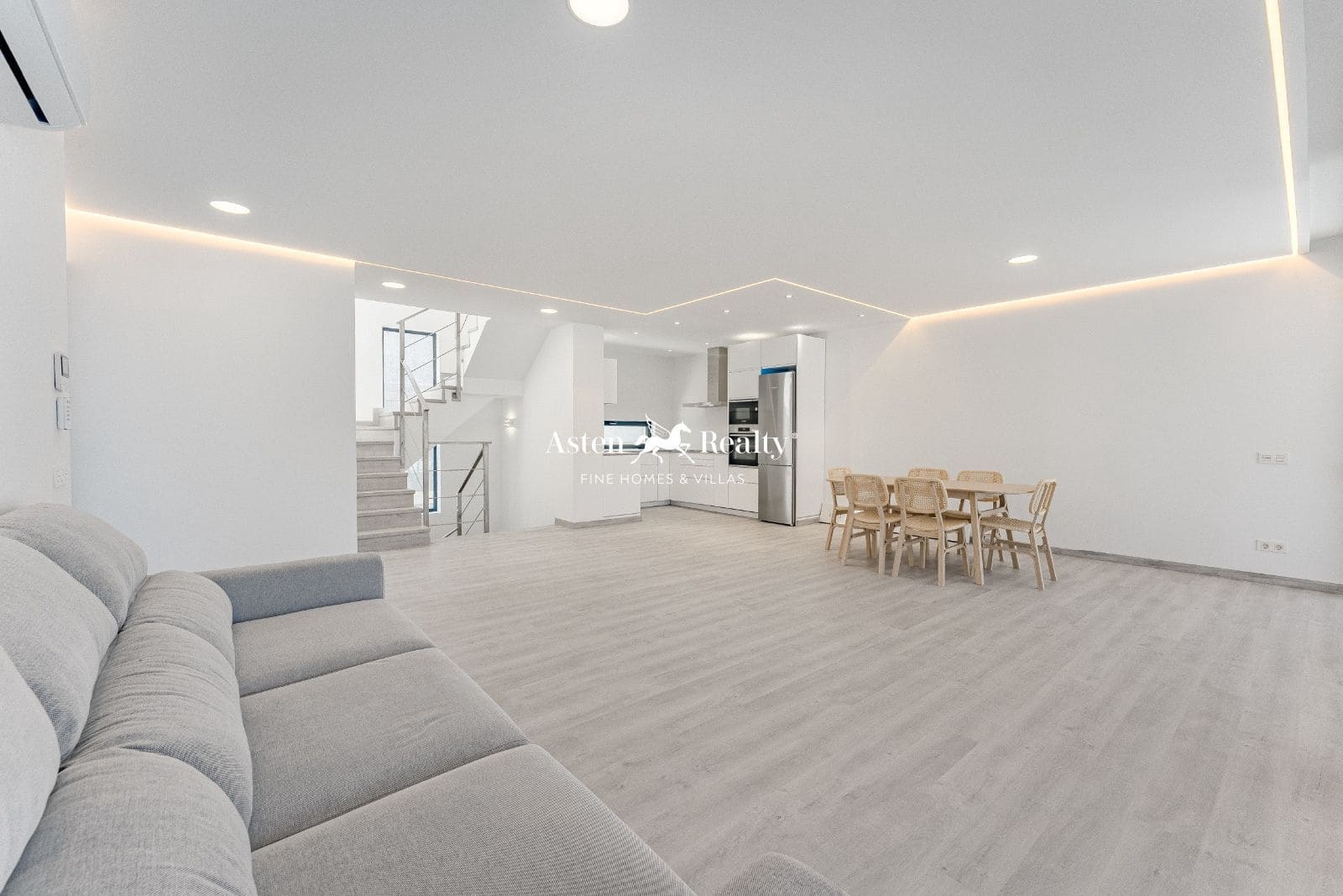 4 soveværelse Byhus til salg i Torviscas med swimmingpool garage - € 1.850.000 (Ref: 8198952)