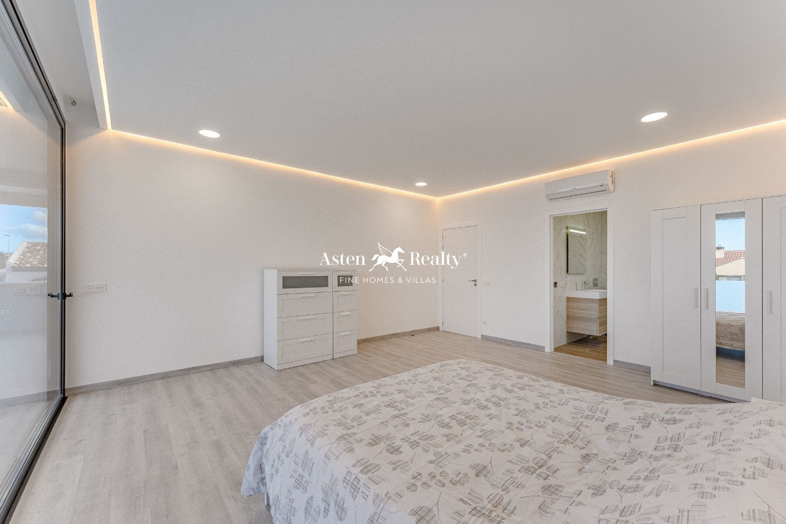 4 soveværelse Byhus til salg i Torviscas med swimmingpool garage - € 1.850.000 (Ref: 8198952)