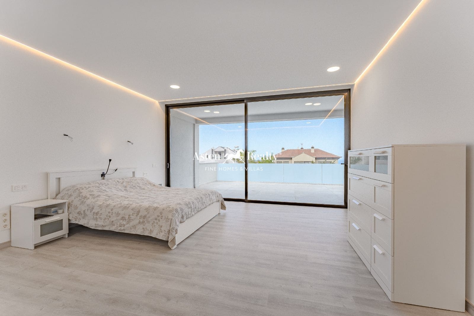 4 soveværelse Byhus til salg i Torviscas med swimmingpool garage - € 1.850.000 (Ref: 8198952)