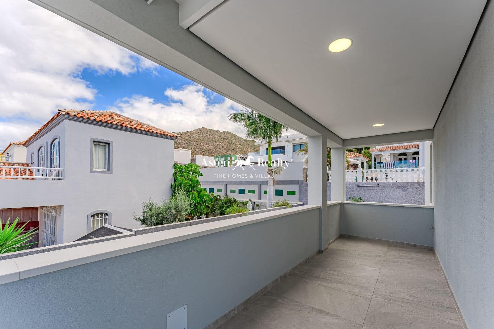 4 soveværelse Byhus til salg i Torviscas med swimmingpool garage - € 1.850.000 (Ref: 8198952)