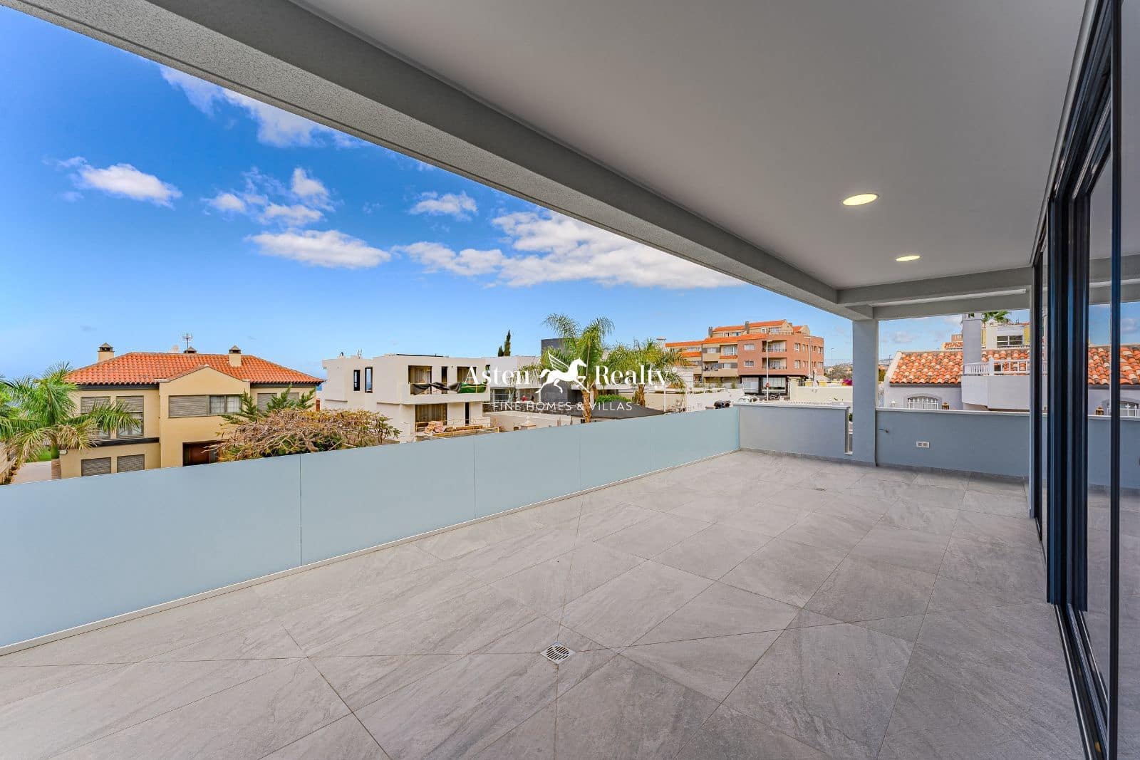 4 soveværelse Byhus til salg i Torviscas med swimmingpool garage - € 1.850.000 (Ref: 8198952)