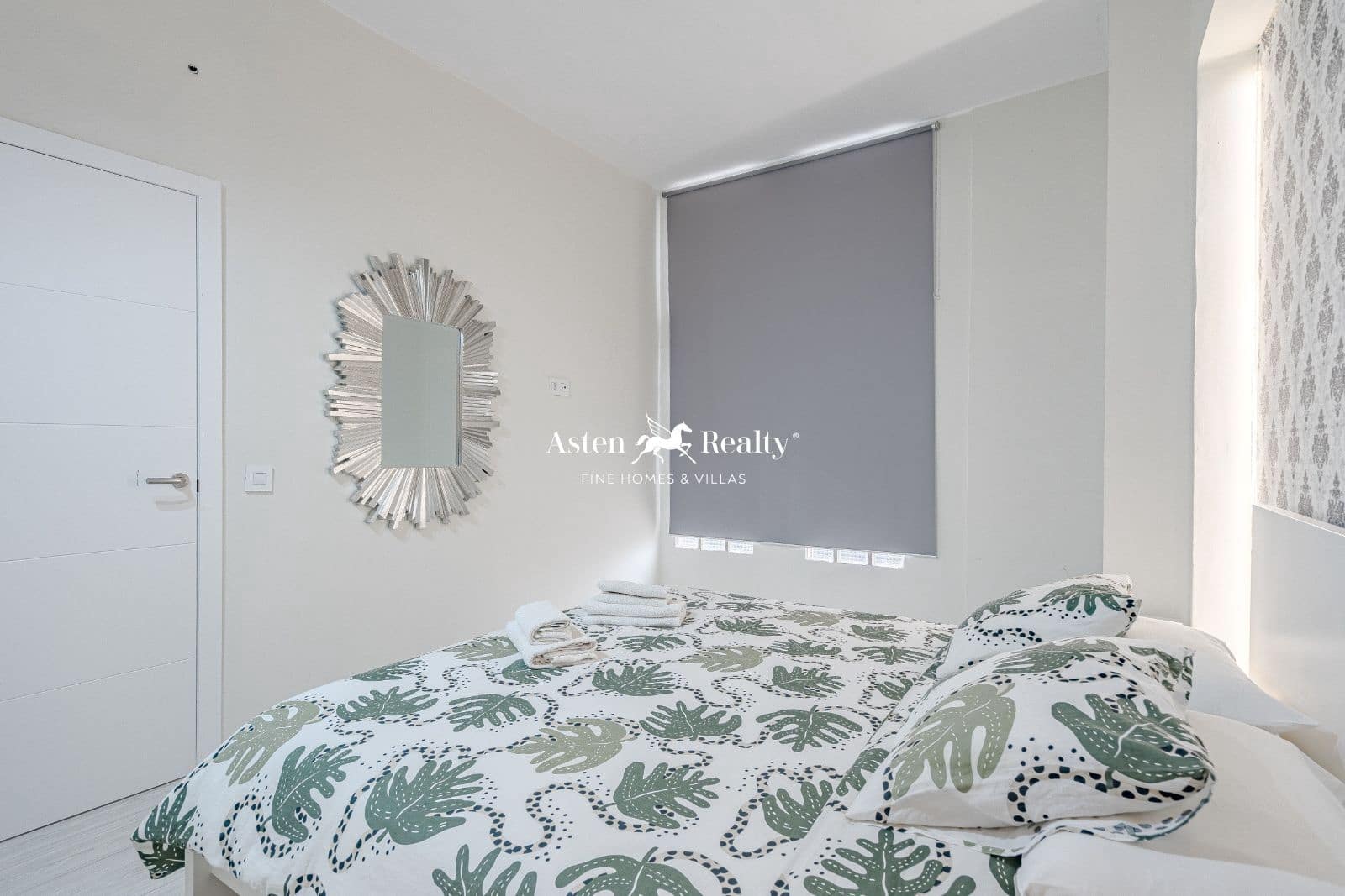 Hotel for sale in Santa Cruz de Tenerife - € 2,100,000 (Ref: 8223432)