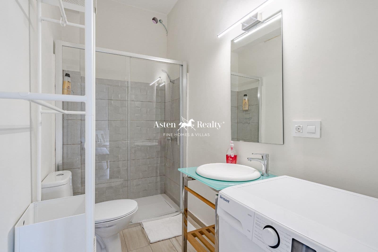 Hotel for sale in Santa Cruz de Tenerife - € 2,100,000 (Ref: 8223432)