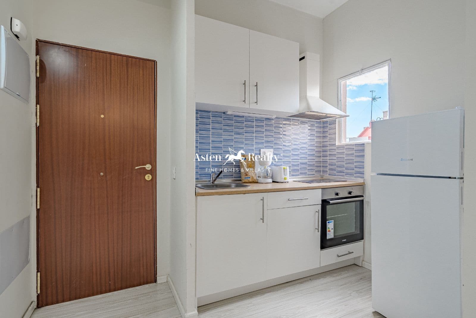 Hotel for sale in Santa Cruz de Tenerife - € 2,100,000 (Ref: 8223432)