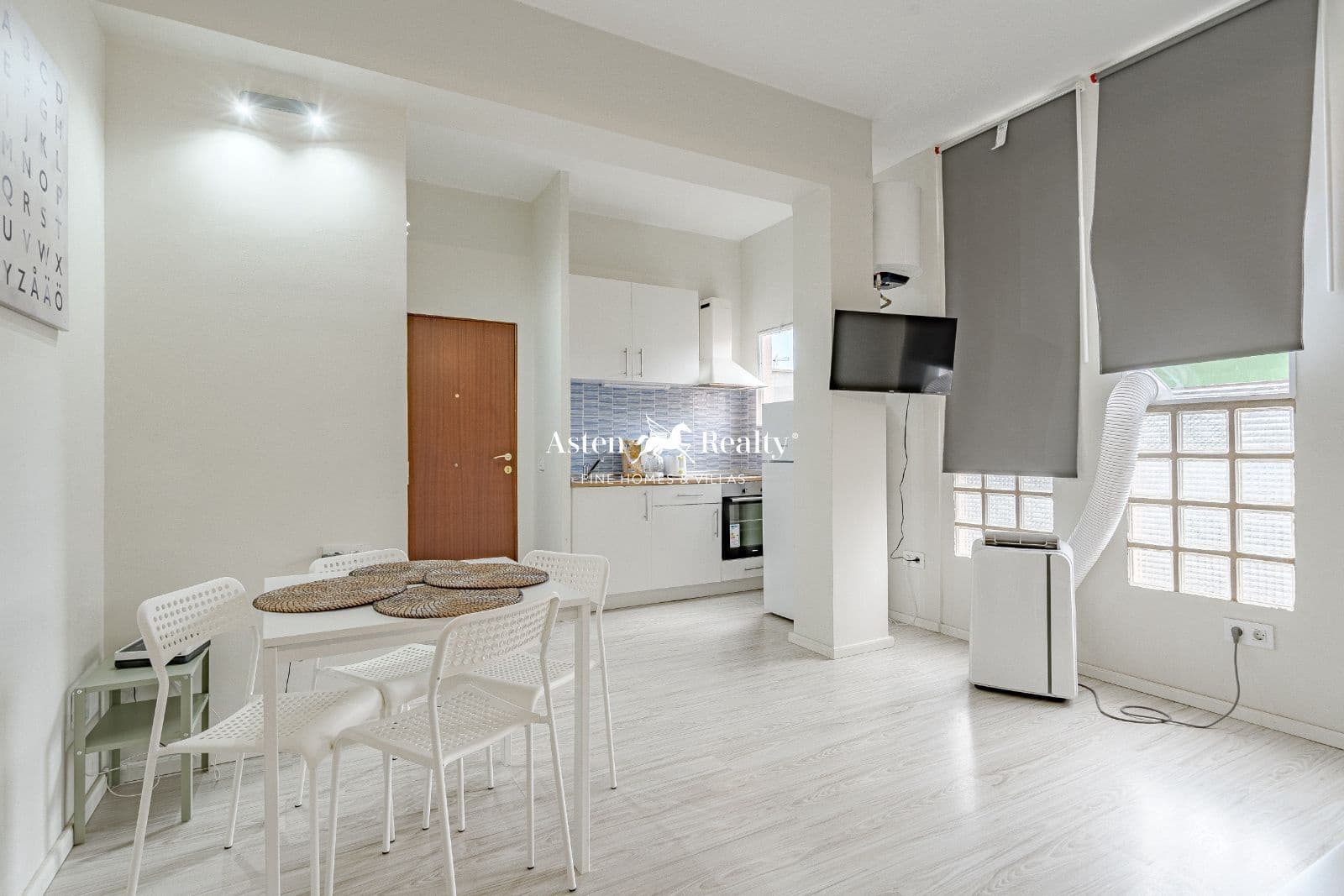 Hotel for sale in Santa Cruz de Tenerife - € 2,100,000 (Ref: 8223432)