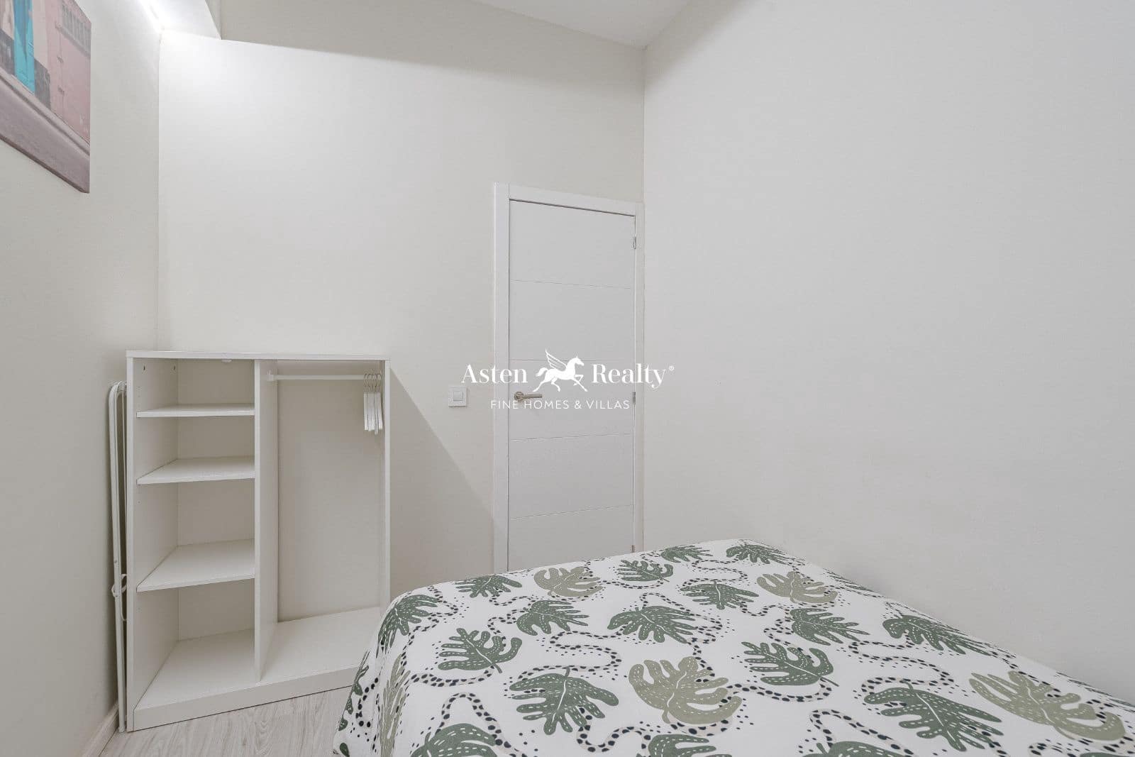 Hotel for sale in Santa Cruz de Tenerife - € 2,100,000 (Ref: 8223432)