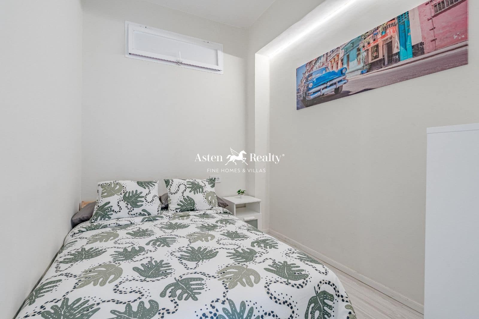 Hotel for sale in Santa Cruz de Tenerife - € 2,100,000 (Ref: 8223432)