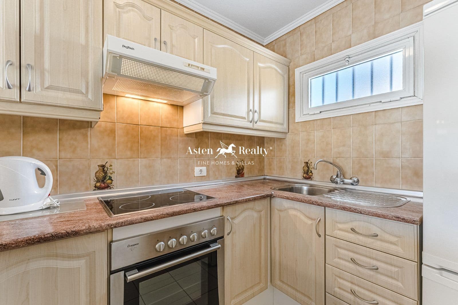 25 soveværelse Hotel til salg i Costa Adeje - € 4.750.000 (Ref: 8223434)