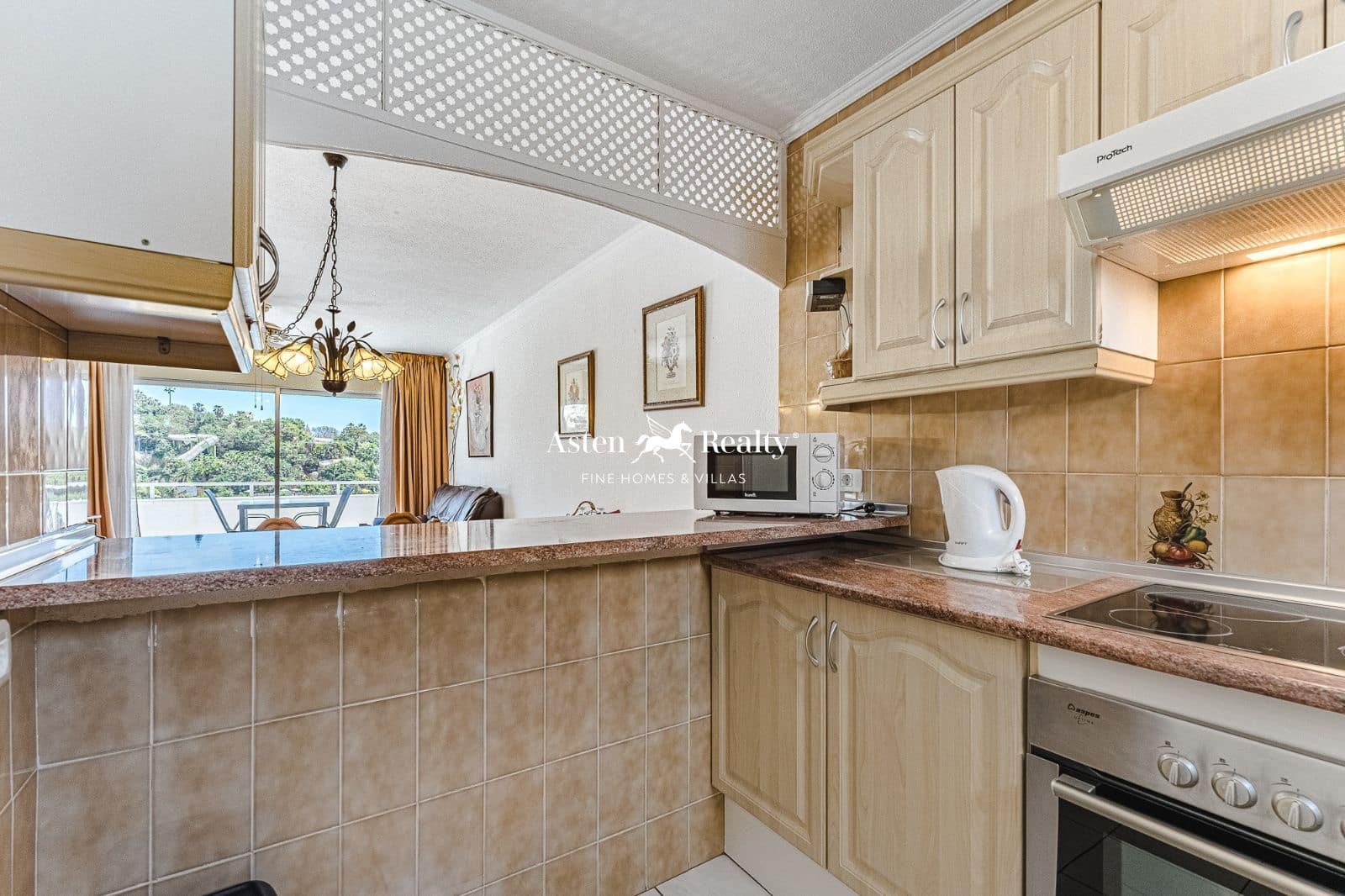 25 soveværelse Hotel til salg i Costa Adeje - € 4.750.000 (Ref: 8223434)