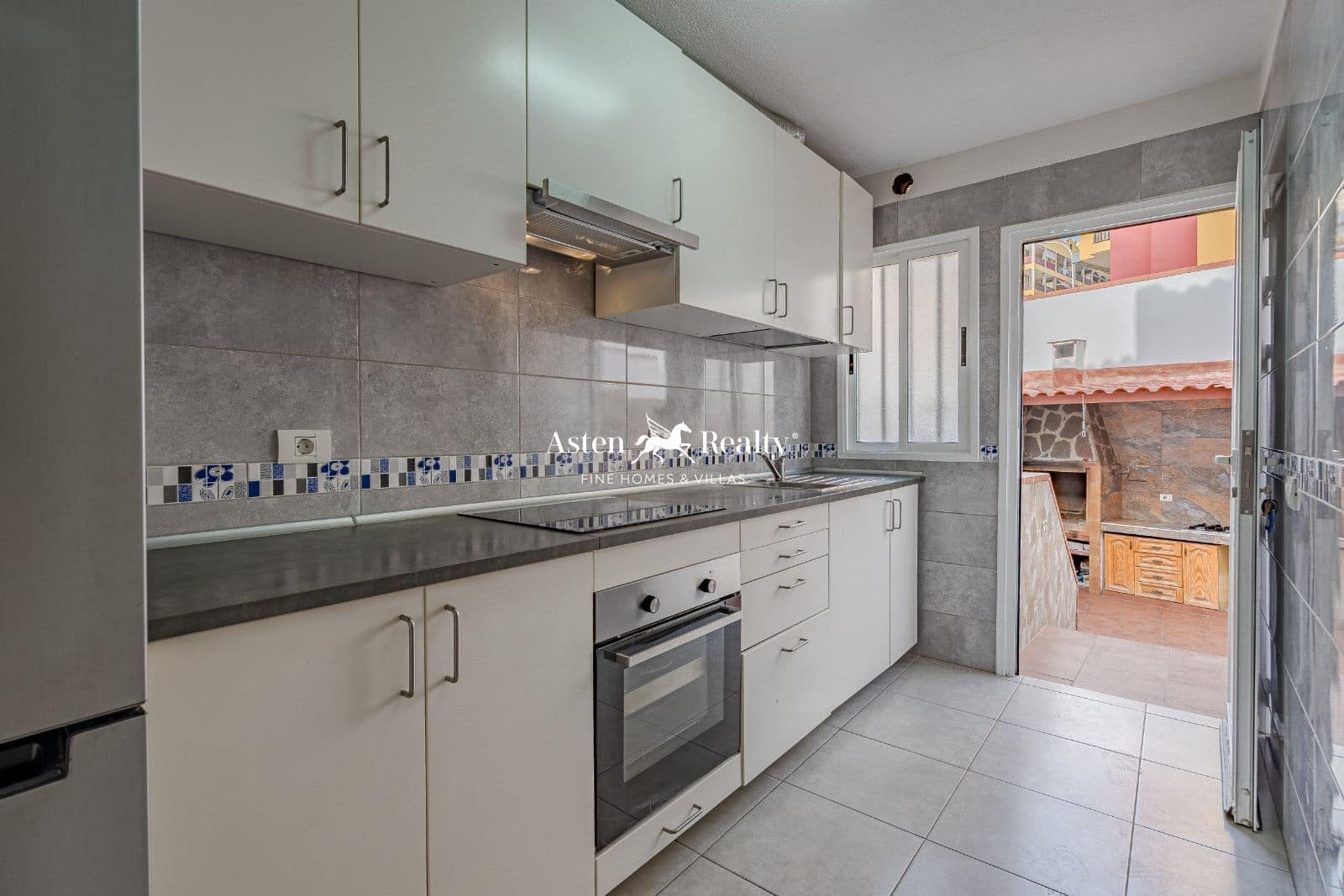 4 soveværelse Byhus til salg i Puerto Santiago med swimmingpool garage - € 498.000 (Ref: 8227339)