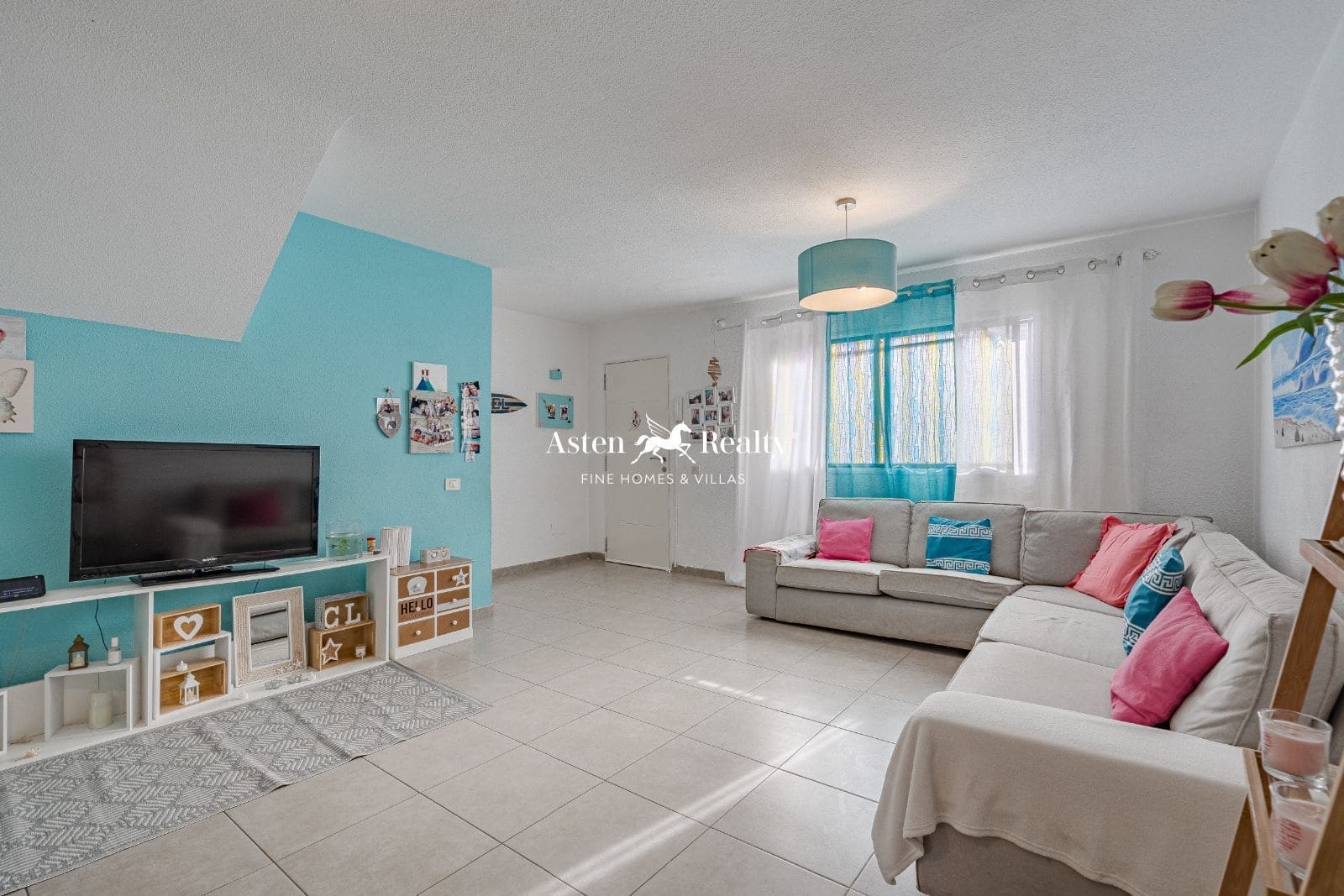 4 soveværelse Byhus til salg i Puerto Santiago med swimmingpool garage - € 498.000 (Ref: 8227339)