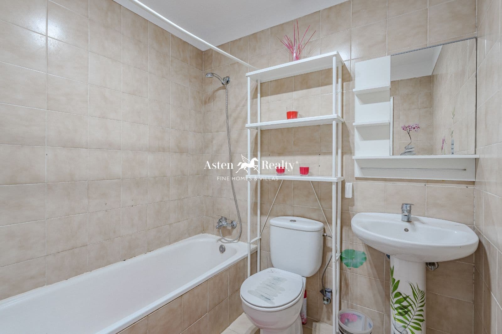 4 soveværelse Byhus til salg i Puerto Santiago med swimmingpool garage - € 498.000 (Ref: 8227339)