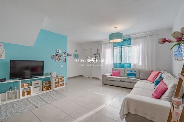 4 soveværelse Byhus til salg i Puerto Santiago, Santiago del Teide med swimmingpool garage - € 498.000 (Ref: 8227339)