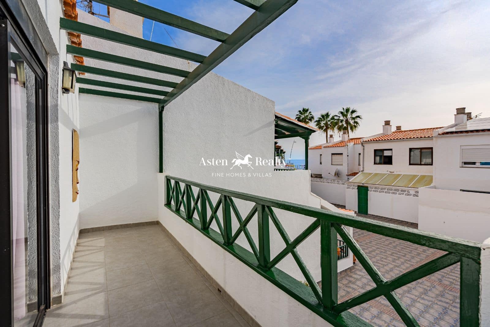 4 soveværelse Byhus til salg i Puerto Santiago med swimmingpool garage - € 498.000 (Ref: 8227339)