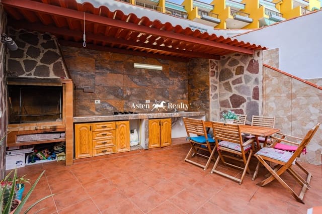 4 soveværelse Byhus til salg i Puerto Santiago, Santiago del Teide med swimmingpool garage - € 498.000 (Ref: 8227339)