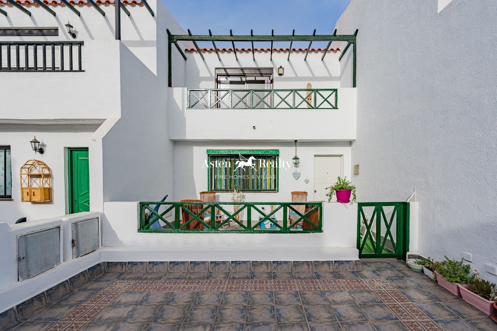 4 soveværelse Byhus til salg i Puerto Santiago med swimmingpool garage - € 498.000 (Ref: 8227339)