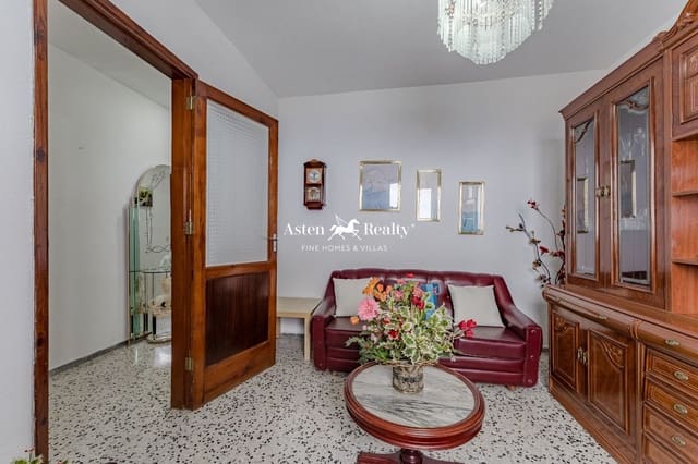 3 soveværelse Villa til salg i El Tanque med garage - € 260.000 (Ref: 8230425)