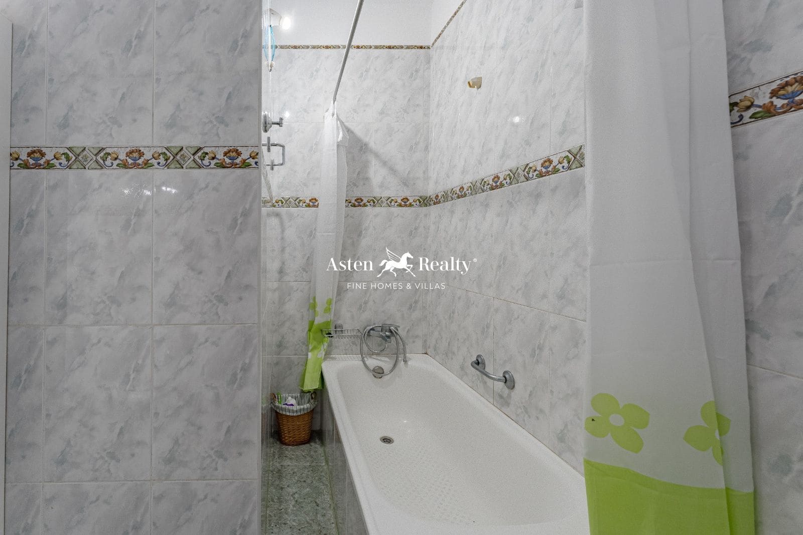 3 soveværelse Villa til salg i El Tanque med garage - € 260.000 (Ref: 8230425)