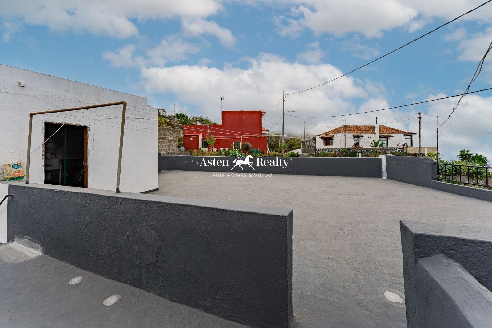 3 soveværelse Villa til salg i El Tanque med garage - € 260.000 (Ref: 8230425)