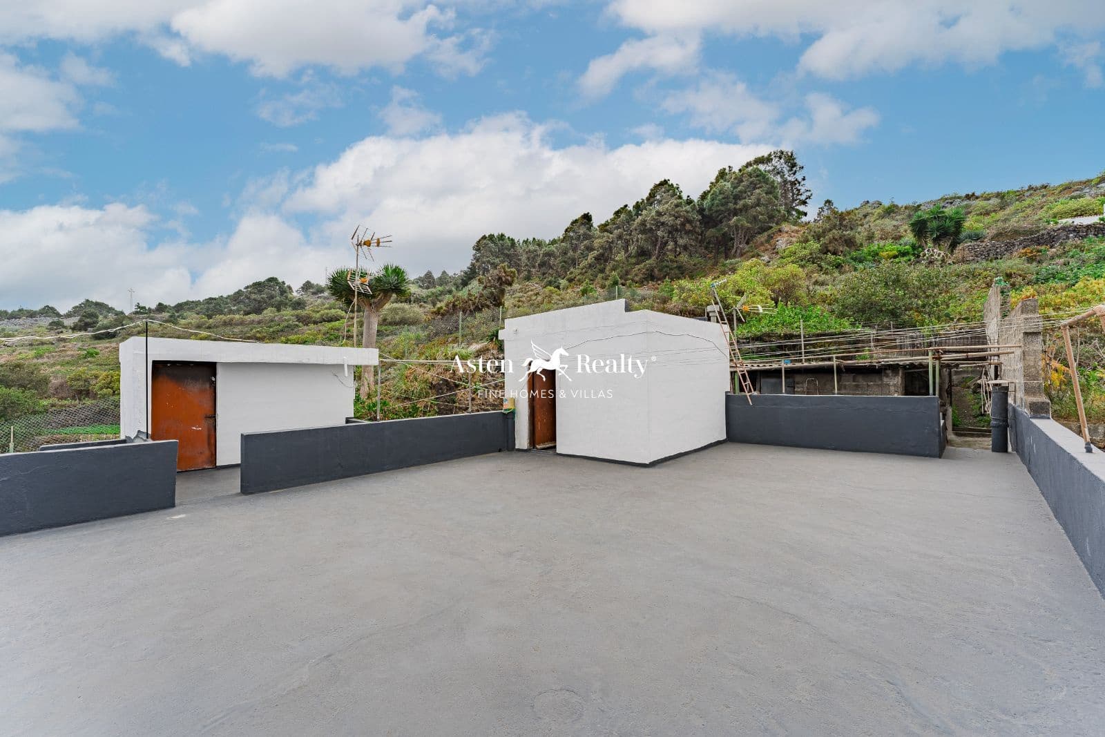 3 soveværelse Villa til salg i El Tanque med garage - € 260.000 (Ref: 8230425)