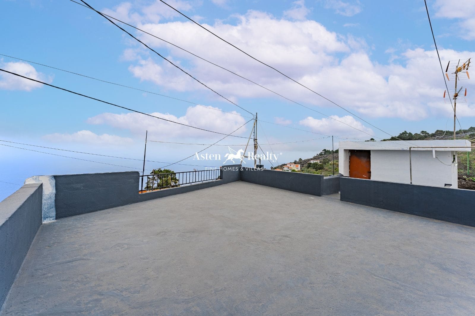 3 soveværelse Villa til salg i El Tanque med garage - € 260.000 (Ref: 8230425)