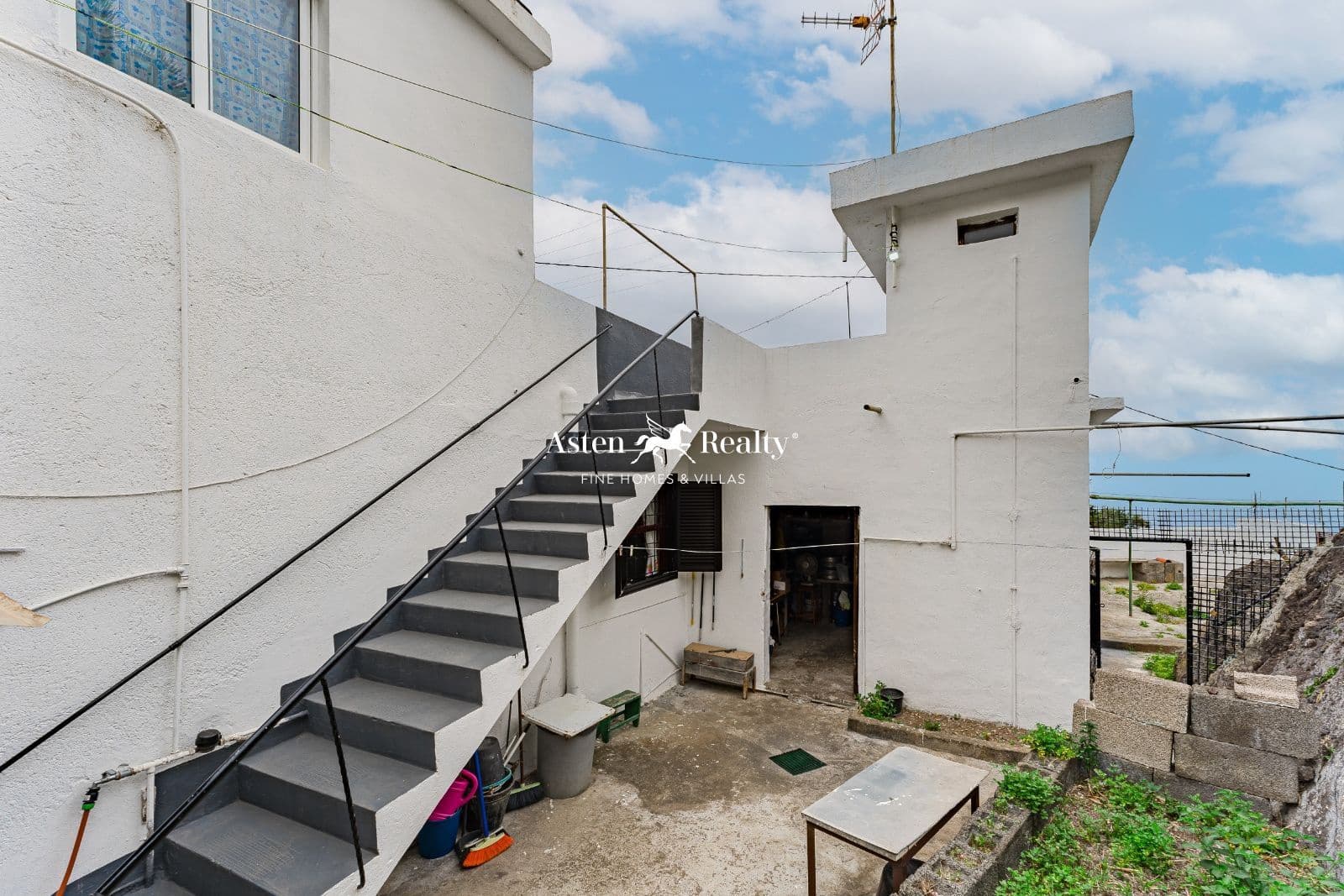 3 soveværelse Villa til salg i El Tanque med garage - € 260.000 (Ref: 8230425)