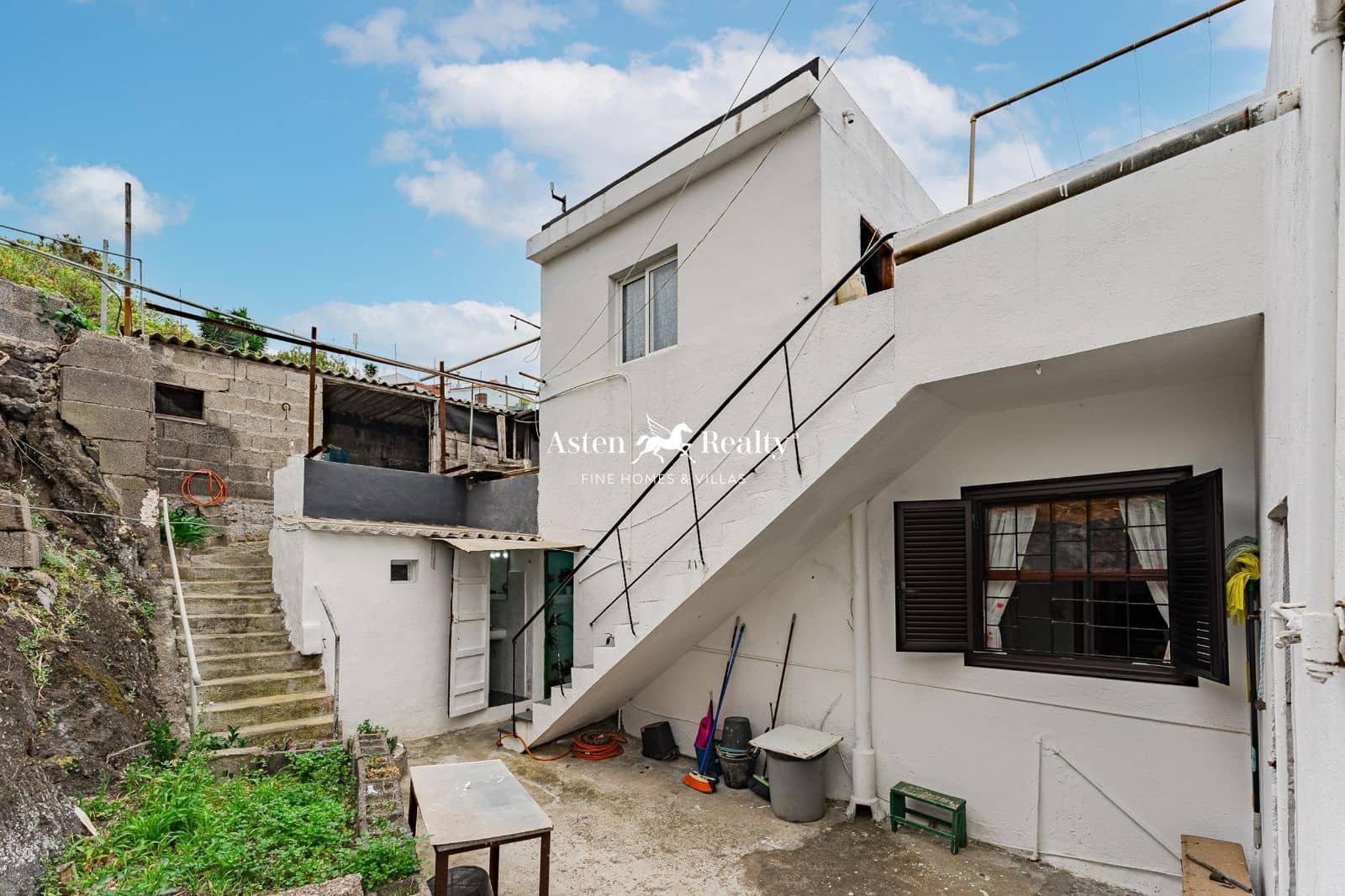 3 soveværelse Villa til salg i El Tanque med garage - € 260.000 (Ref: 8230425)