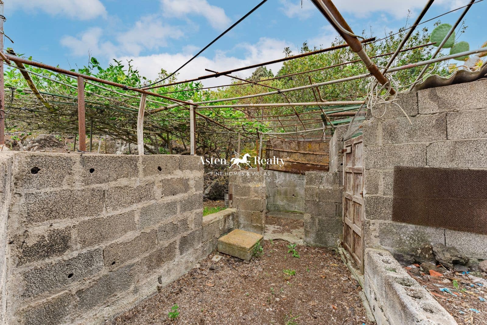 3 soveværelse Villa til salg i El Tanque med garage - € 260.000 (Ref: 8230425)