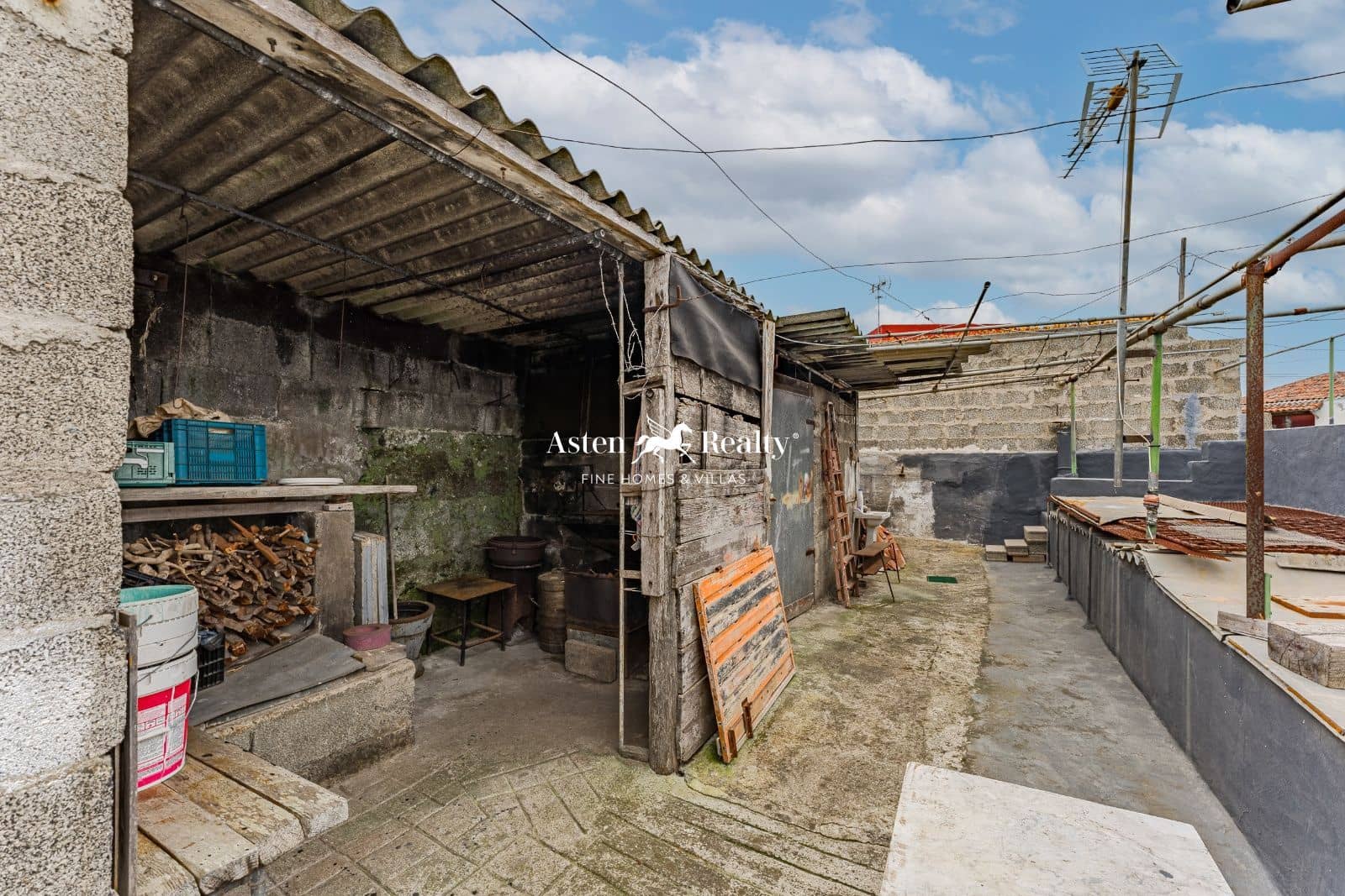 3 soveværelse Villa til salg i El Tanque med garage - € 260.000 (Ref: 8230425)