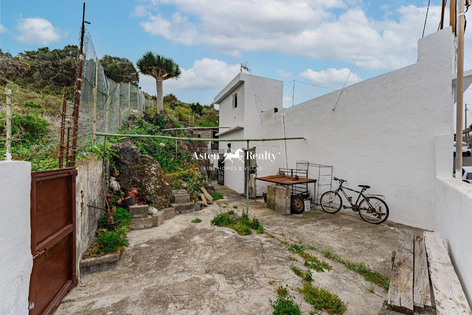 3 soveværelse Villa til salg i El Tanque med garage - € 260.000 (Ref: 8230425)