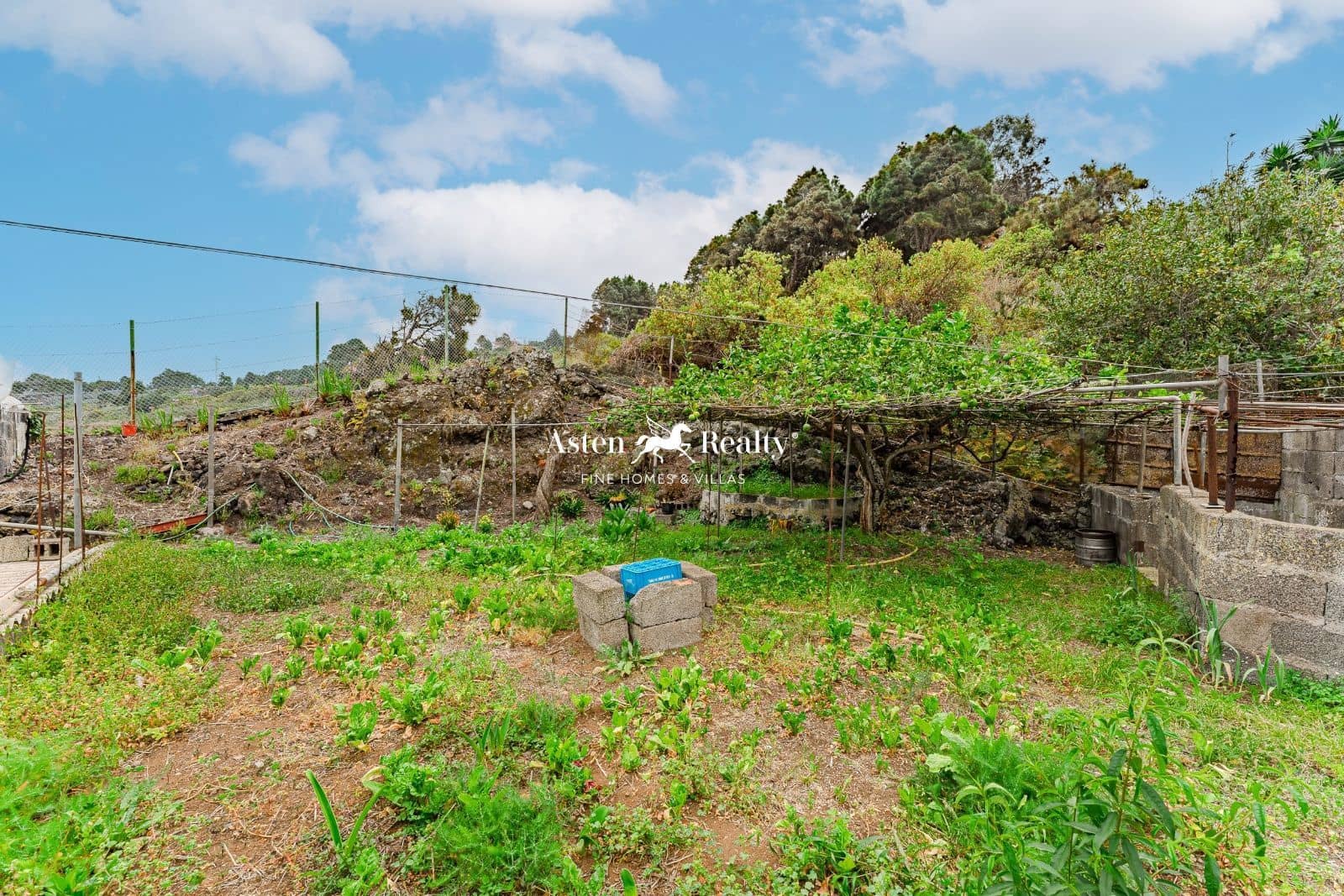 3 soveværelse Villa til salg i El Tanque med garage - € 260.000 (Ref: 8230425)