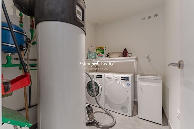 Casa de 4 habitaciones en Callao Salvaje, Adeje en venta con piscina garaje - 1.330.000 € (Ref: 8304797)