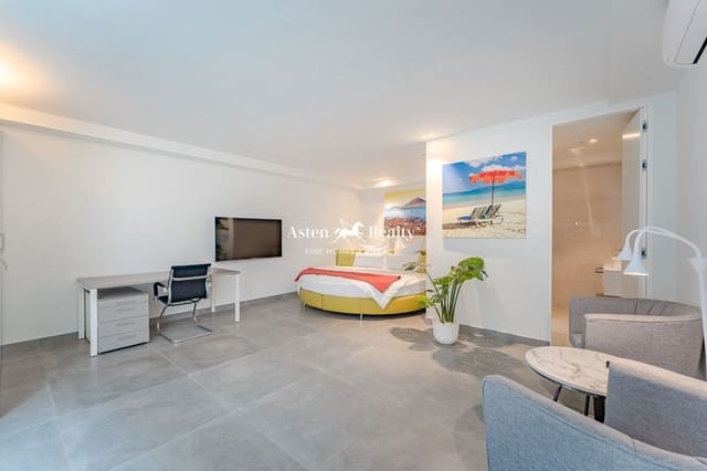 Casa de 4 habitaciones en Callao Salvaje, Adeje en venta con piscina garaje - 1.330.000 € (Ref: 8304797)