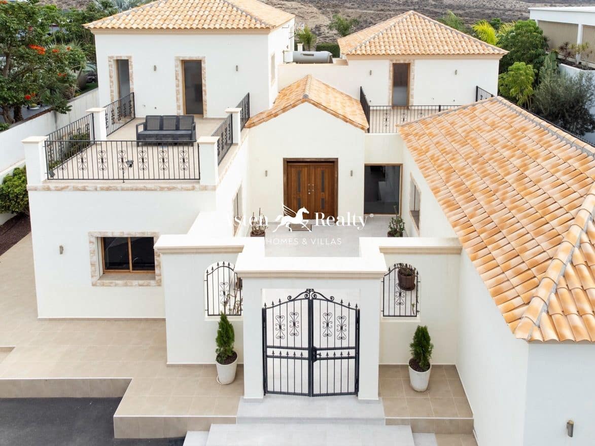 5 soveværelse Byhus til salg i La Caleta Adeje med swimmingpool garage - € 4.500.000 (Ref: 8307730)