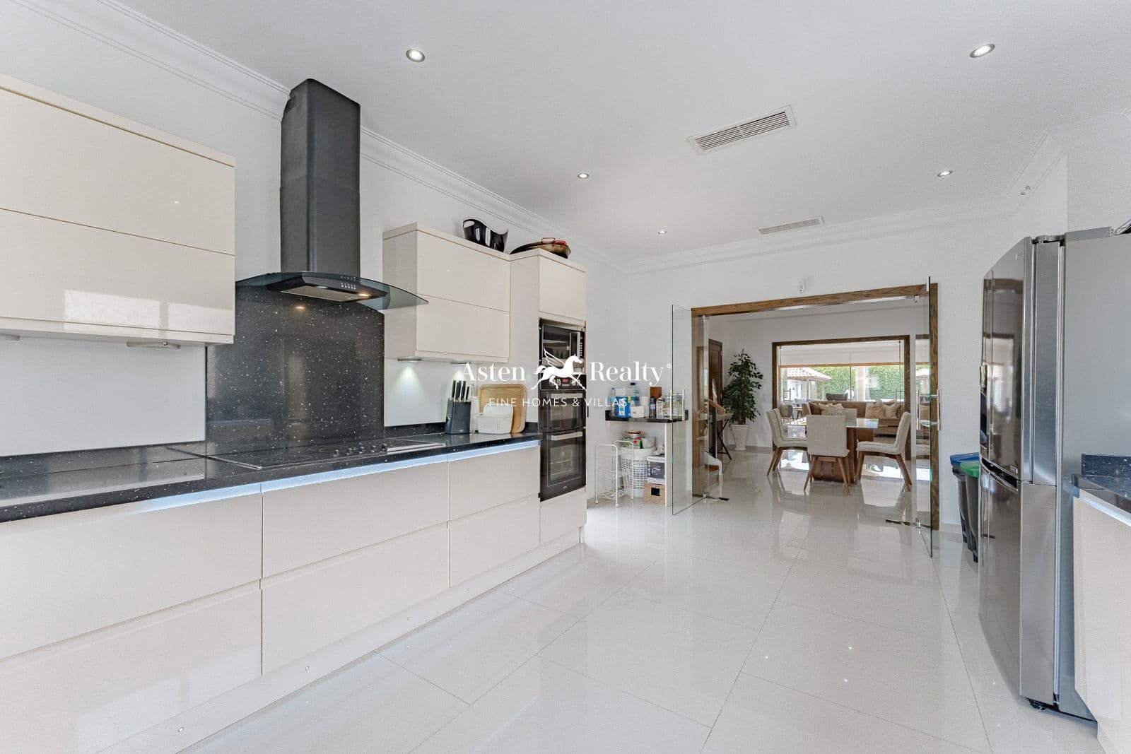 5 soveværelse Byhus til salg i La Caleta Adeje med swimmingpool garage - € 4.500.000 (Ref: 8307730)