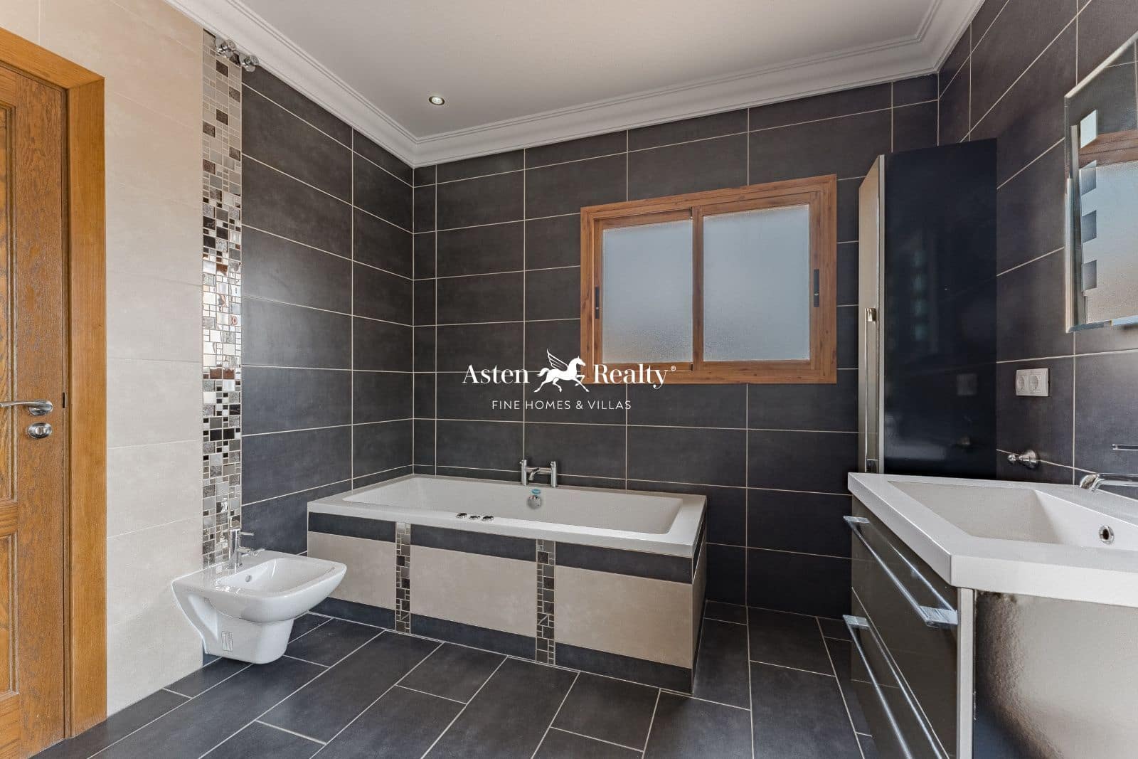 5 soveværelse Byhus til salg i La Caleta Adeje med swimmingpool garage - € 4.500.000 (Ref: 8307730)