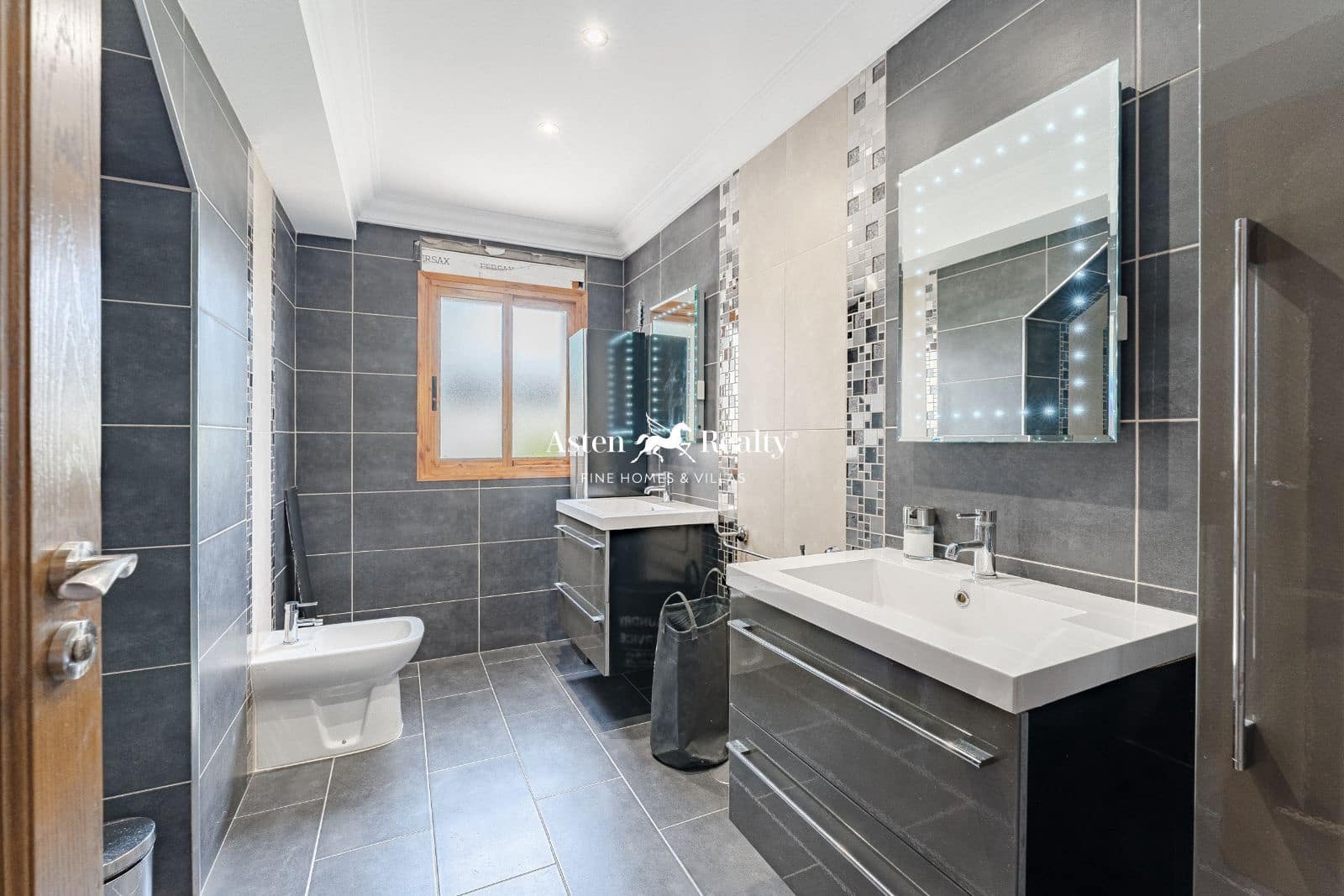 5 soveværelse Byhus til salg i La Caleta Adeje med swimmingpool garage - € 4.500.000 (Ref: 8307730)