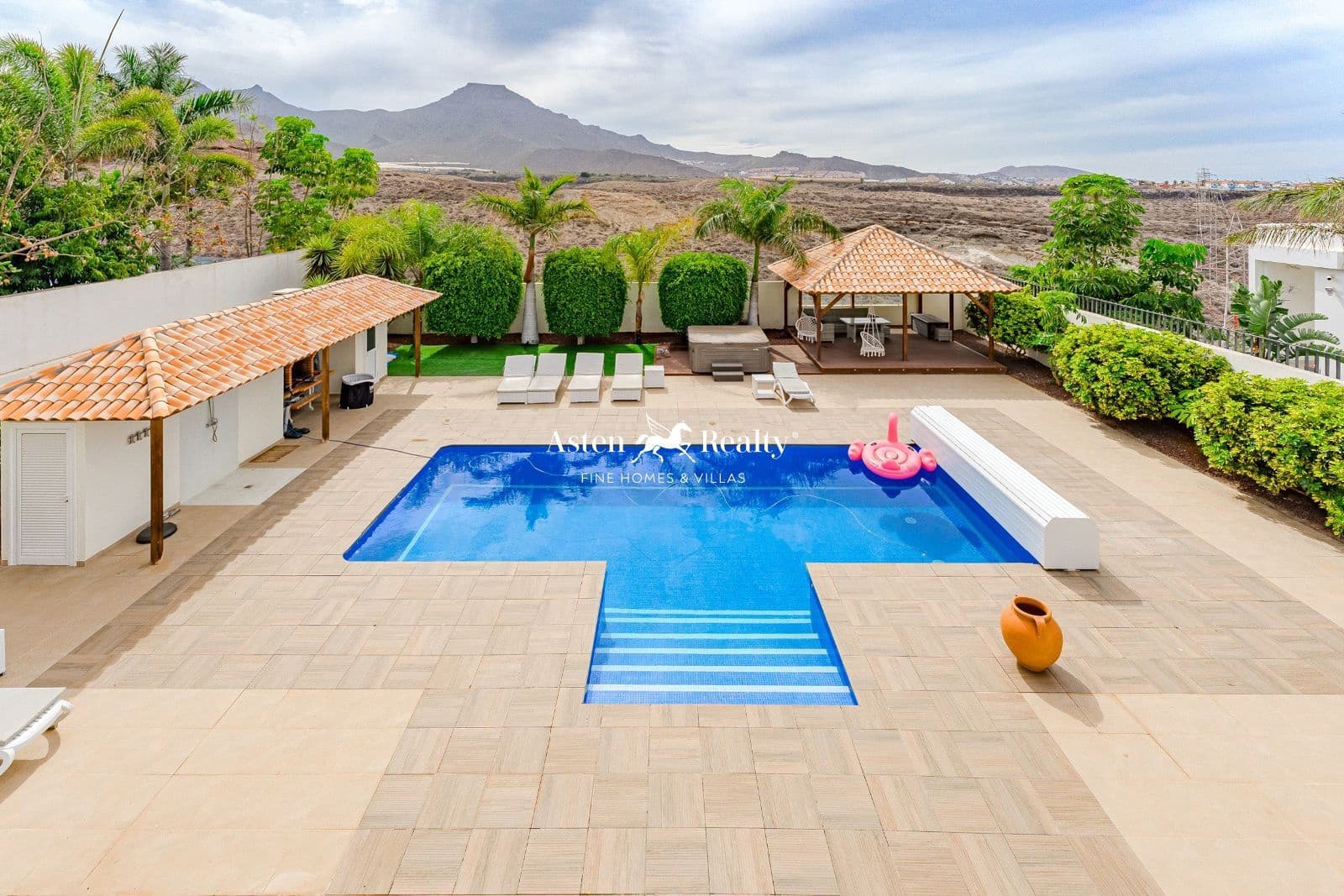 5 soveværelse Byhus til salg i La Caleta Adeje med swimmingpool garage - € 4.500.000 (Ref: 8307730)