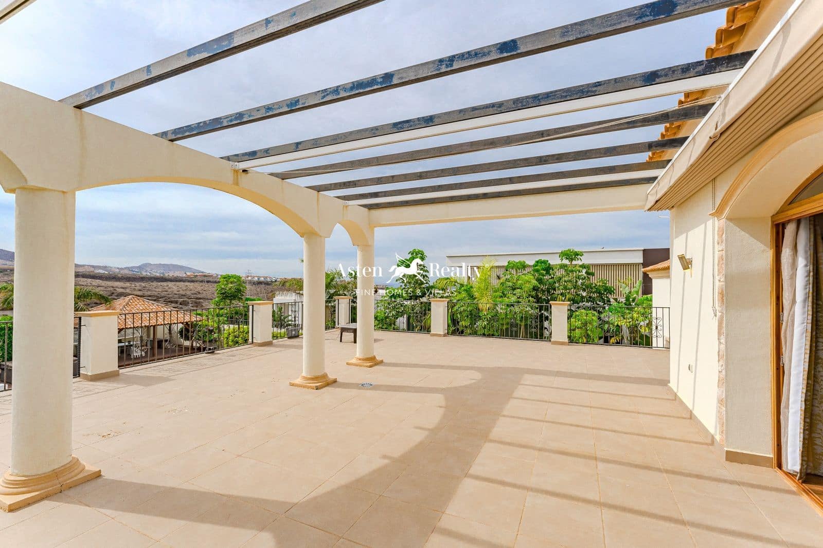 5 soveværelse Byhus til salg i La Caleta Adeje med swimmingpool garage - € 4.500.000 (Ref: 8307730)