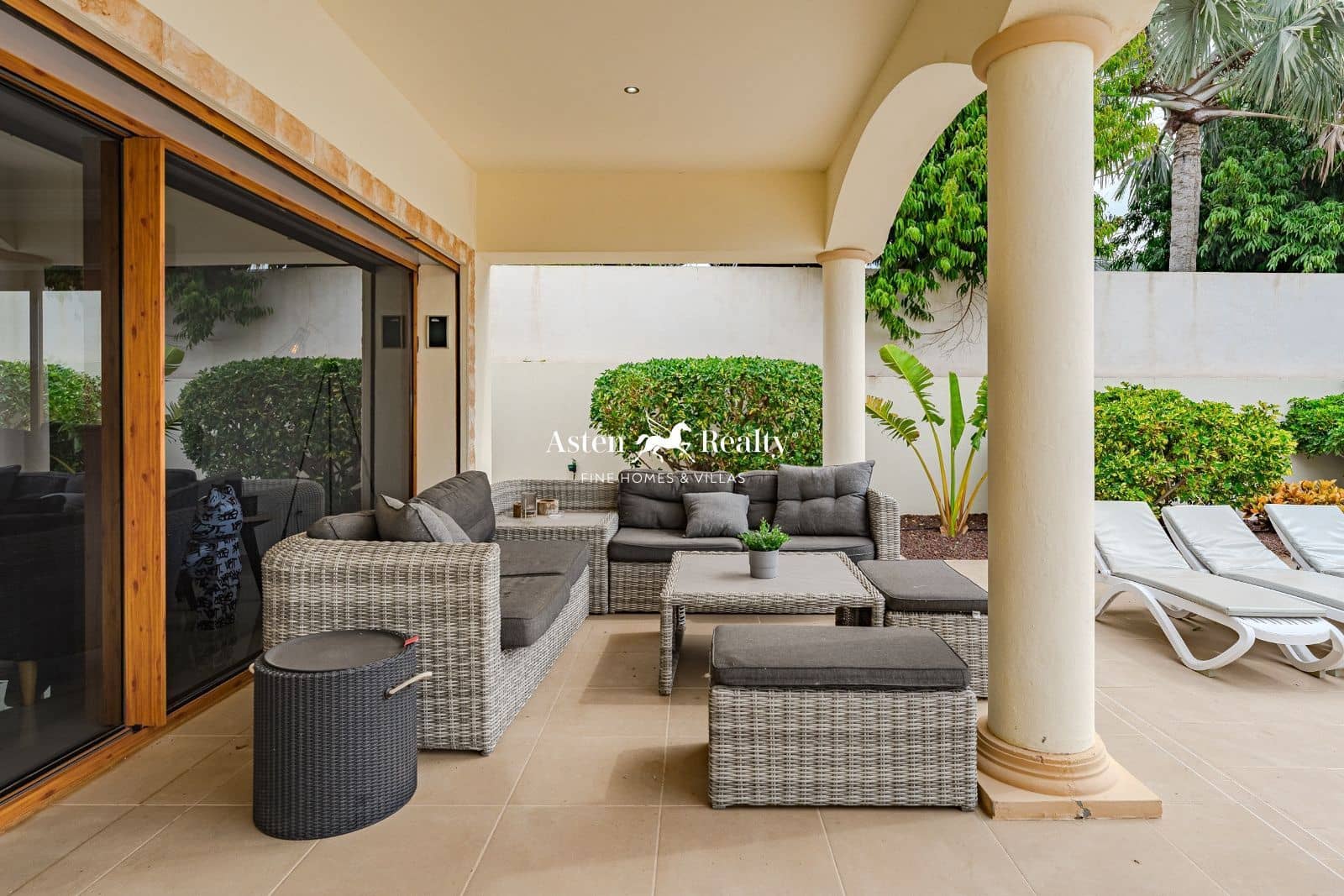 5 soveværelse Byhus til salg i La Caleta Adeje med swimmingpool garage - € 4.500.000 (Ref: 8307730)