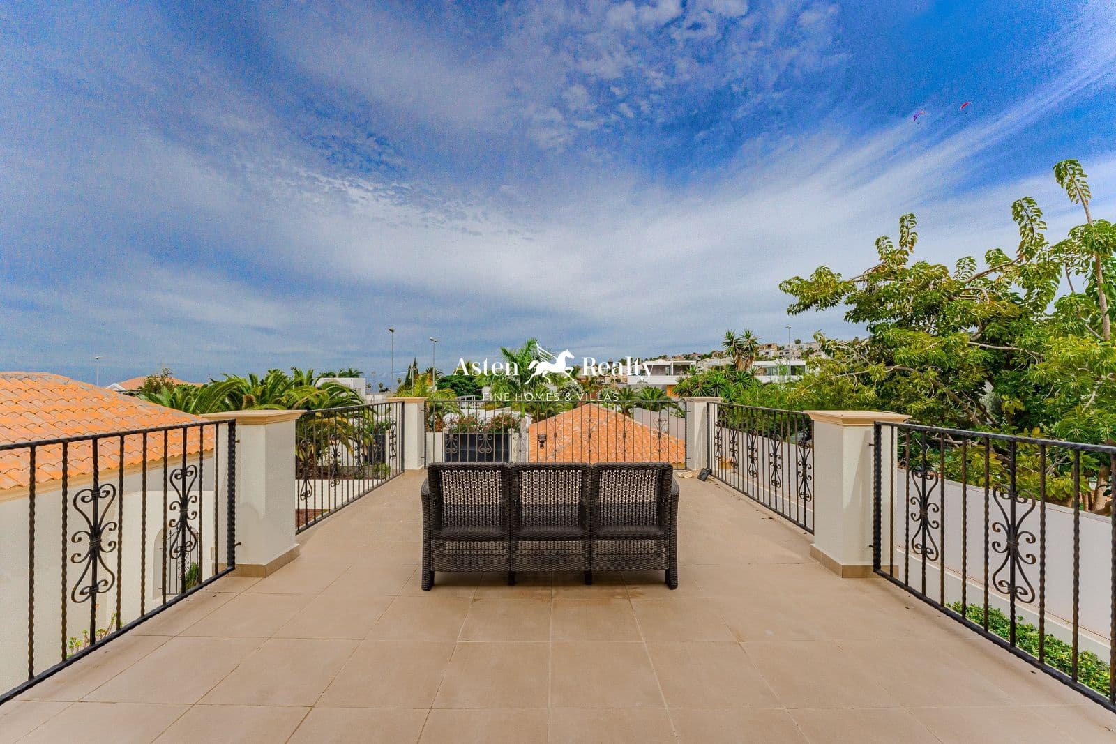 5 soveværelse Byhus til salg i La Caleta Adeje med swimmingpool garage - € 4.500.000 (Ref: 8307730)