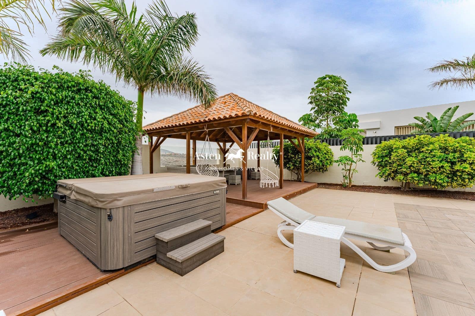 5 soveværelse Byhus til salg i La Caleta Adeje med swimmingpool garage - € 4.500.000 (Ref: 8307730)