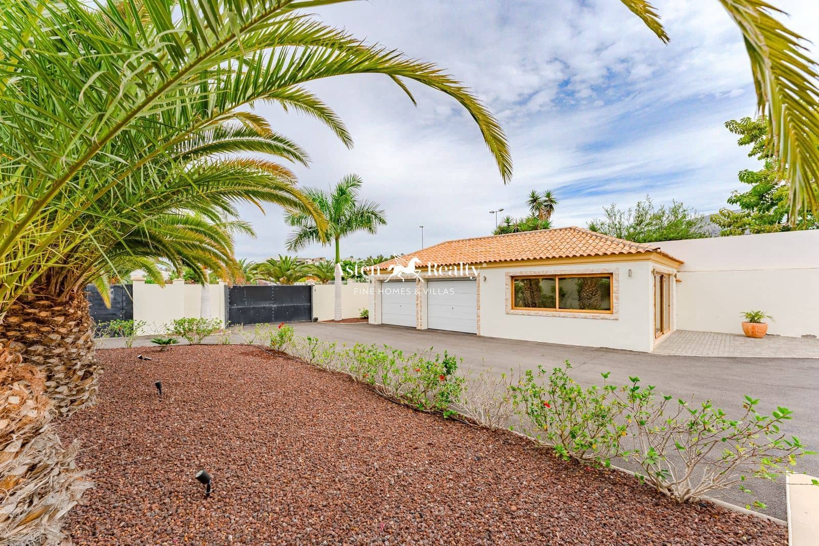 5 soveværelse Byhus til salg i La Caleta Adeje med swimmingpool garage - € 4.500.000 (Ref: 8307730)