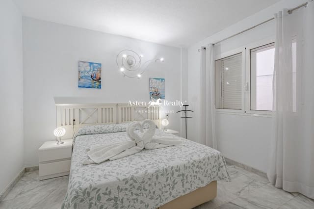 1 chambre Appartement à vendre à Los Cristianos, Arona avec piscine - 285 000 € (Ref: 8309426)