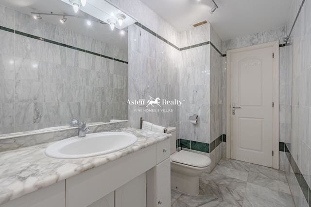 1 chambre Appartement à vendre à Los Cristianos, Arona avec piscine - 285 000 € (Ref: 8309426)