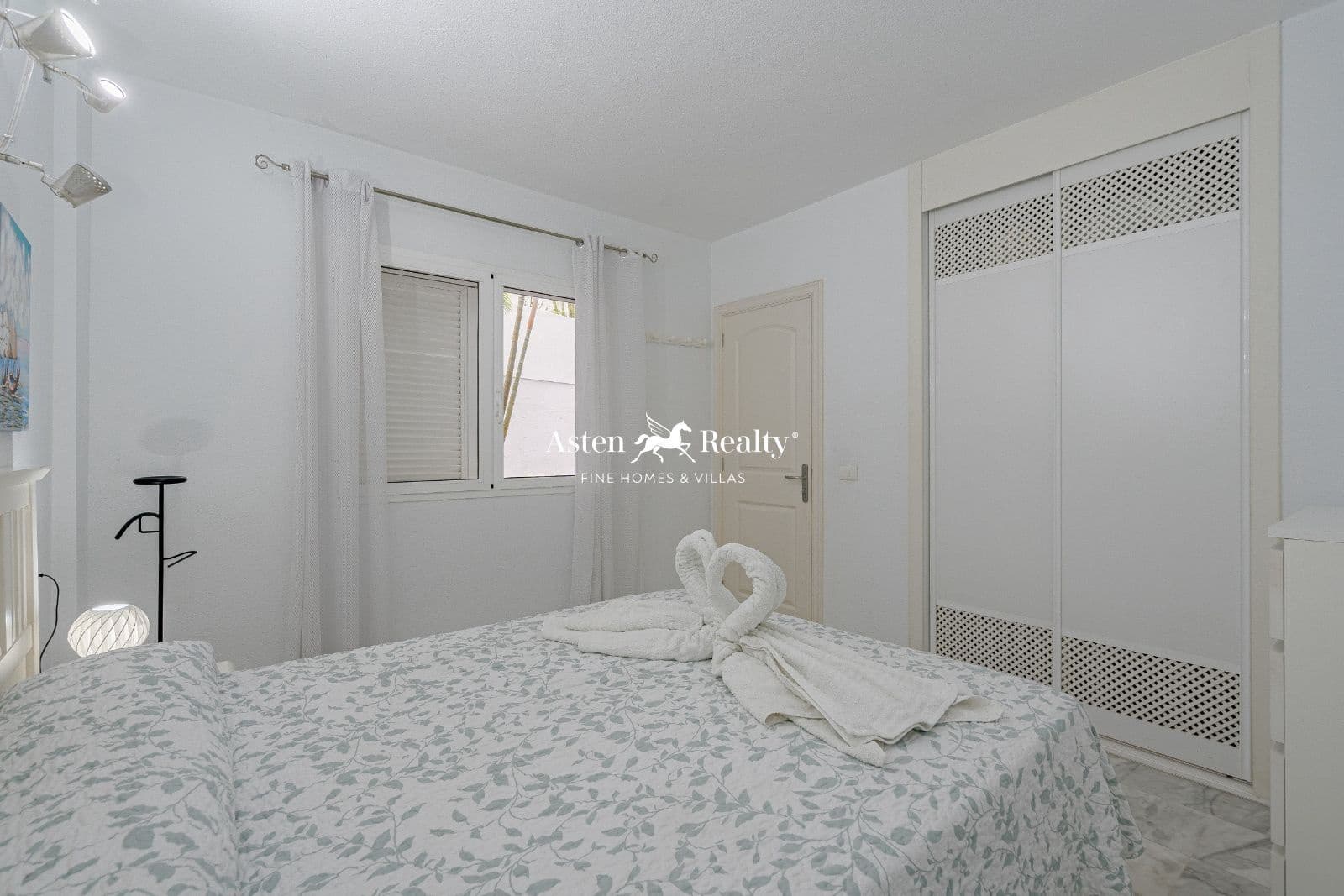 1 bedroom Flat for sale in Los Cristianos with pool - € 285,000 (Ref: 8309426)