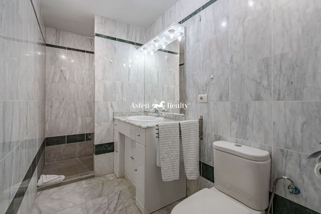 1 chambre Appartement à vendre à Los Cristianos, Arona avec piscine - 285 000 € (Ref: 8309426)